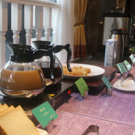 Four Seasons Guanghua Hotel