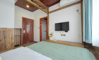 Just waiting for you inn (Zhangjiajie Railway Station Tianmenshan Cableway Station)