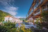 Shennongjia Zailu Hotel (Dajiuhu Pingqian Ancient Town)