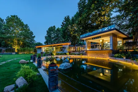 Floral Hotel· · Lanting B&B (Chaohuyuan Scenic Spot Store in bathing pool Hot Spring Resort)