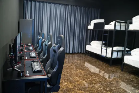 357 E-sports Hotel (Gongyi Jianshe Road Dennis Department Store) Отели в г. Гун И