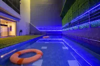 Hotel Sarina - Pools