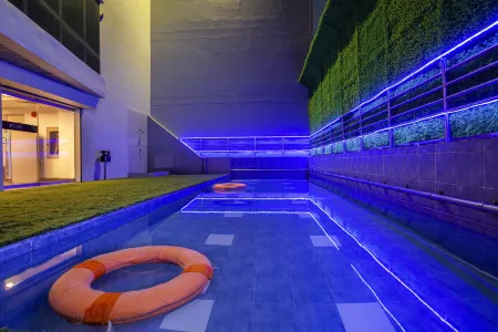 Hotel Sarina Отели рядом с достопримечательностью «Sigma IT Institute»