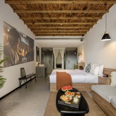 Shining moon hotel