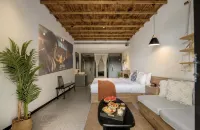Shining moon hotel Các khách sạn ở Trường Sa