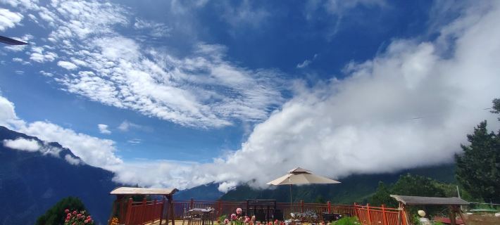 Danba Yunting Time Inn (Jiaju Village No. 5 Observation Deck Store) Hotel di Danba