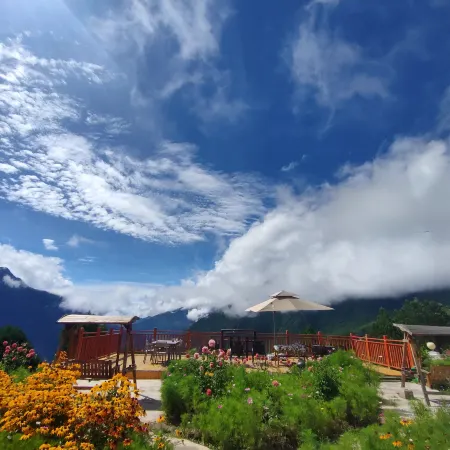Danba Yunting Time Inn (Jiaju Village No. 5 Observation Deck Store)