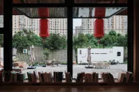 Read Life Hotel