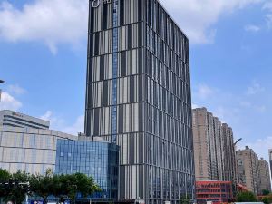 Orange Hotel (Zhengzhou East Railway Station Sports Center Subway Station)