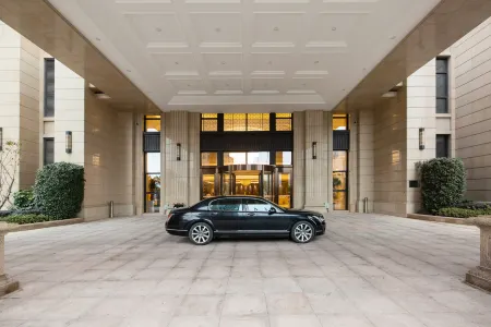 Ramada Plaza by Wyndham Wenzhou Отели рядом с достопримечательностью «Wenzhou-Kean University»