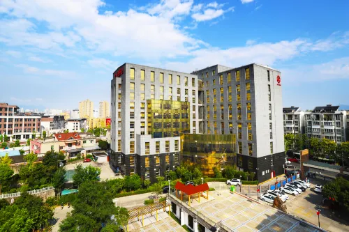 Jinzhou International Hotel - 4 ดาว