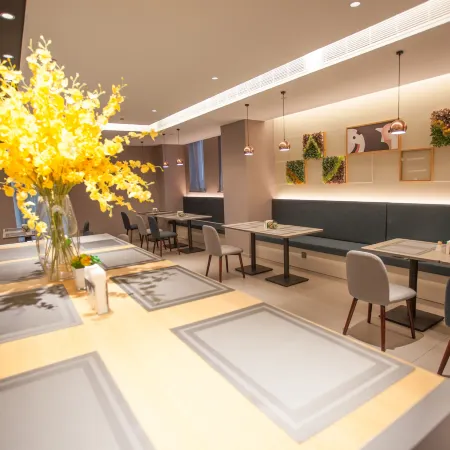 Homeinn Selected Hotel (Tumxuk Nanjing Street)