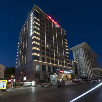 Hampton by Hilton Zhengzhou Jinshui Hotels near Henan Museum
