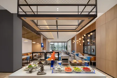 Holiday Inn Express Xi'an Aerospace Town, an IHG Hotel Отели рядом с достопримечательностью «Shaanxi Normal University - Museum»