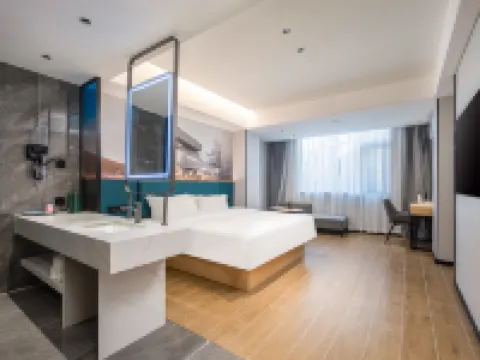 Yuezhi Hotel (Lingao Fuluo Plaza) Hotels in Lingao