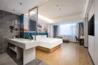 Yuezhi Hotel (Lingao Fuluo Plaza) Hotels in Lingao