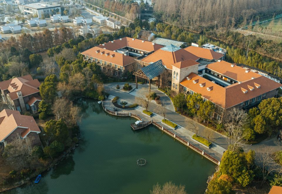 플로럴 룩스 호텔의 레스토랑 또는 라운지