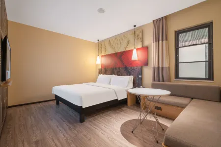 Ibis Hotel (Xiamen Dongdu Ferry Terminal Dongdu Road)