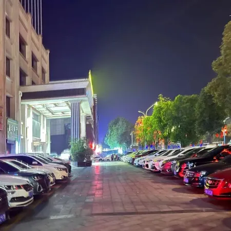 Hanzhong Rongjia International Hotel (Hanjiang Wetland Park Store)
