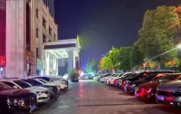 Hanzhong Rongjia International Hotel (Hanjiang Wetland Park Store) - موقف سيارات