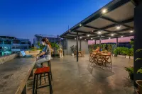 Ti Thong Hostel