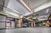 Prince Peninsula Hotel - parking