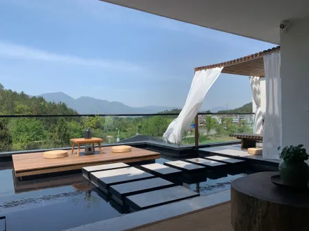 Villa-BlueTree Boutique Guesthouse Отели рядом с достопримечательностью «Gaoqian Ancient Residence»