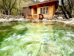 What's happening in the mountains? Wild luxury private hot spring homestay