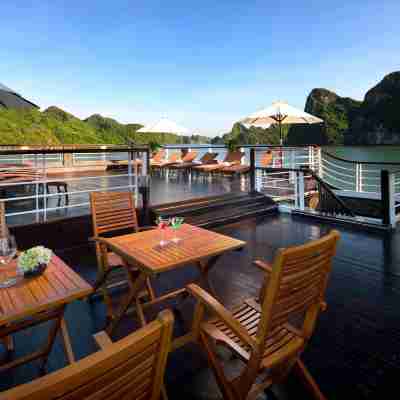 V'Spirit Cruises Hotel Exterior