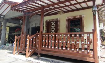 Anang Bed & Breakfast Syariah by Ndalem Beong