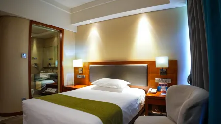 Beer Holiday Hotel Отели рядом с достопримечательностью «Xianshan Mountain»