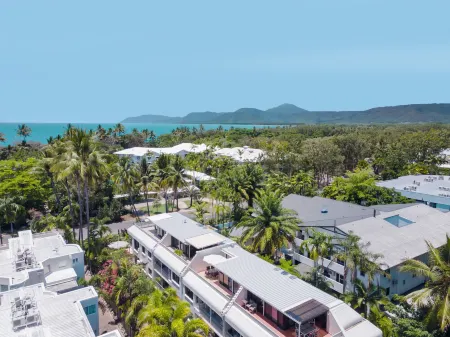 Tropical Reef Apartments Отели рядом с достопримечательностью «Flames of the Forest»