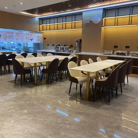 Yunqi Hotel (Jianghan Road Pedestrian Street)