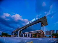 Longting Holiday Hotel (Zigong Fangte Dinosaur Kingdom Store) Отели рядом с достопримечательностью «Музей динозавров Сай Кунг»