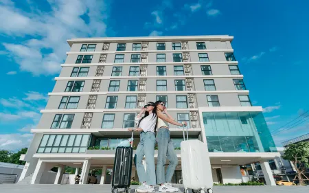 B2 Khon Kaen Wufoo Market Premier Hotel Отели рядом с достопримечательностью «Wat Thung Setthi»