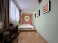 Shili Pingliu Xiaochu Homestay (Luojia Lane) - شرفة