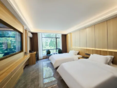 Youning Ruichi Hotel
