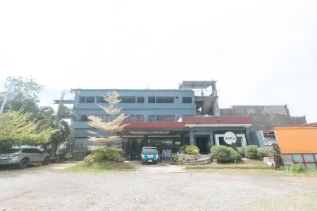 RedDoorz @ Arrs Hotel & Resort Отели в г. Тагум Сити