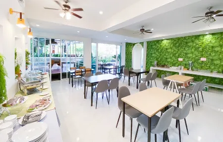 Xanadu Hotel Utapao Отели рядом с достопримечательностью «Wat Chak Mak»