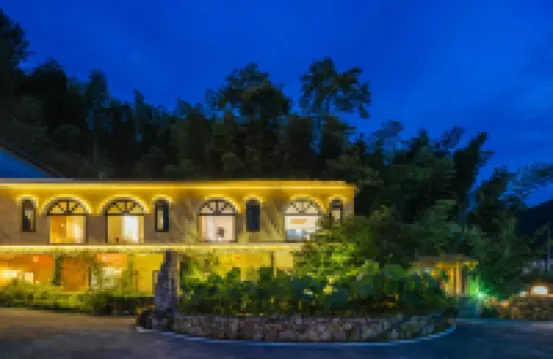 Jiuhuashan Yanqi Lake Bay Hotel