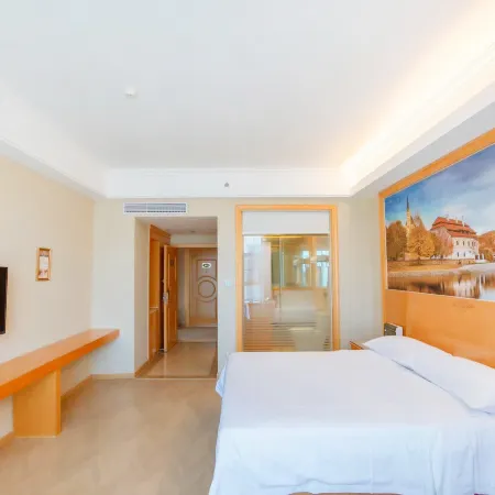 Vienna Hotel (Qionghai Wanquan River Yinhai Road Branch)