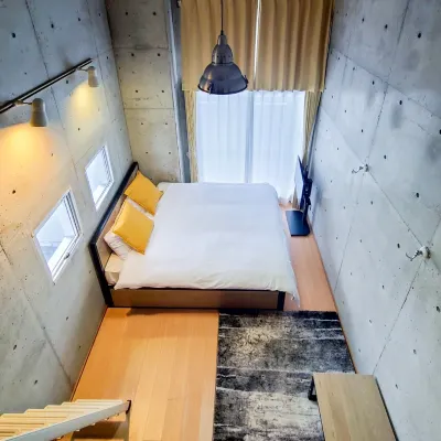 Sleaze Castle Hotels near Kyōbashi Station