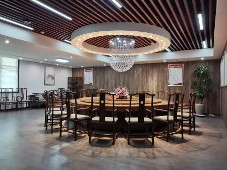 Yongcheng Intercity Hotel Отели рядом с достопримечательностью «Riyuehu Scenic Area»