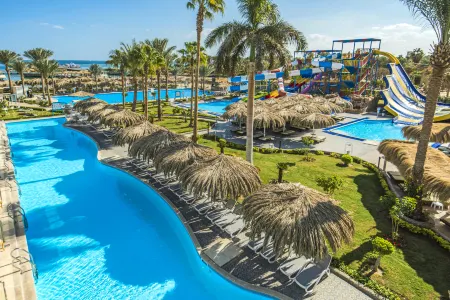 Sunrise Aqua Joy Resort Отели рядом с достопримечательностью «Махмея пляж»