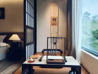 courtyard of chinoiserie Hotel