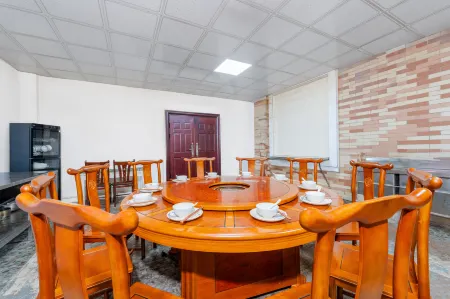 Rong Jing Hotel Отели рядом с достопримечательностью «Guangxi University of Foreign Languages»