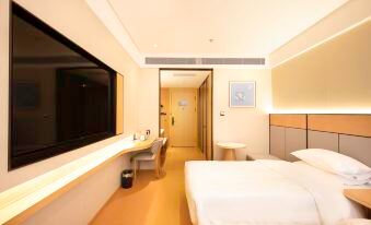 Xinyi International Hotel (Xihongmen Huiju Shopping Center Subway Station)