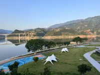 Fengjie County Qianli Jiangling Hotel