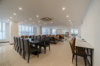 Qiyue Xincheng Hotel (Jiujiang Railway Station Changhong Avenue)