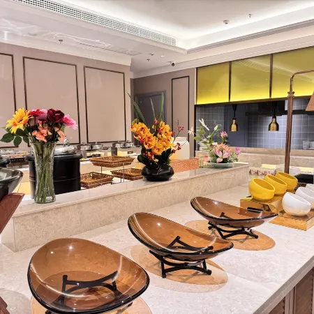 Vienna Hotel ( Zhanhua Runze Square Branch)
